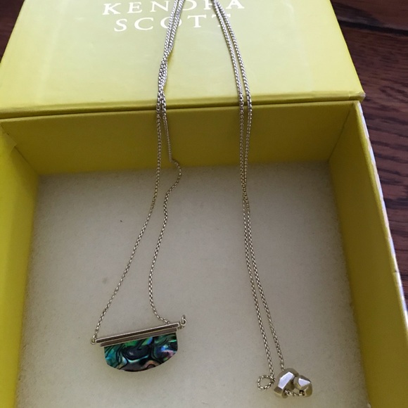 Beautiful Kendra Scott Necklace - Picture 2 of 2